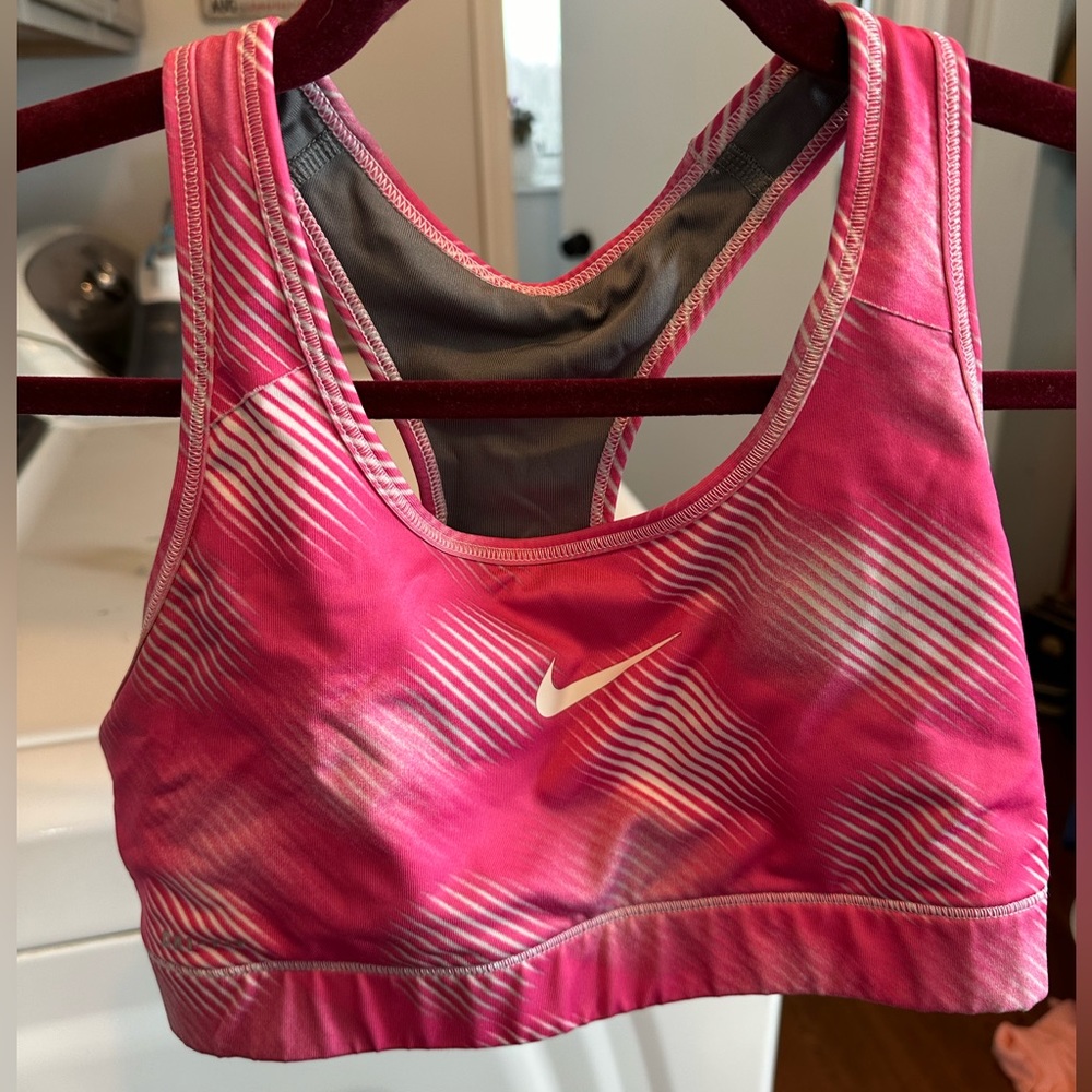 Nike sports bra size medium pink